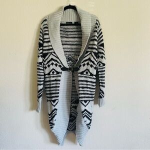 Press woman’s knit open front belt tie size Large thick warm winter long chunky